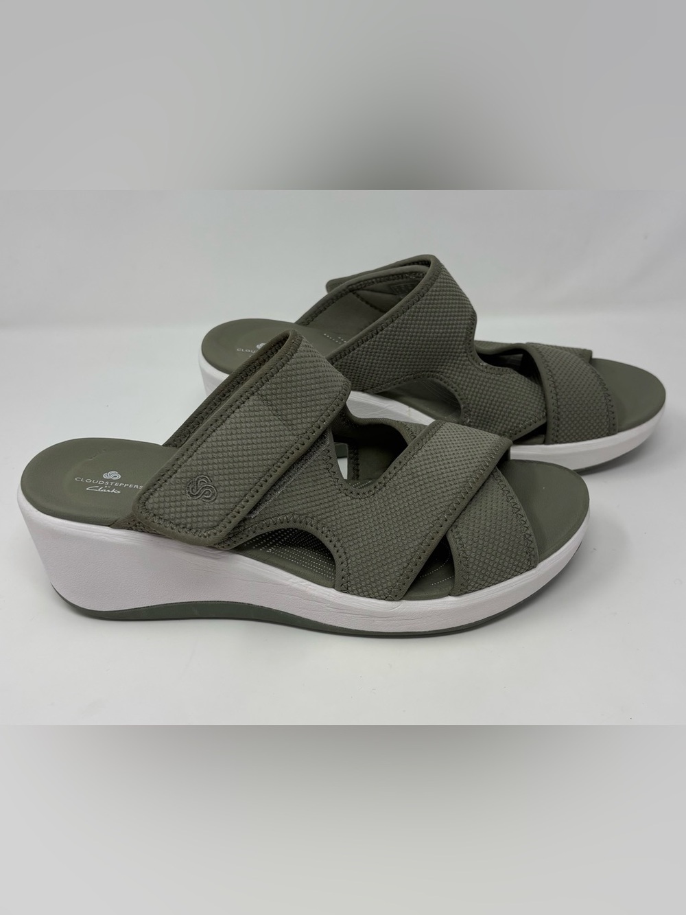 Clarks Cloudsteppets Step Cali Reef Olive Green Wedge Slide Sandals Size 8.5